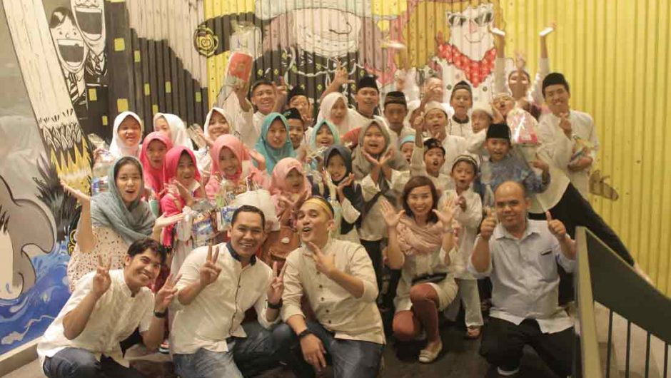 Yello Hotel Jemursari Berbagi Ceria dengan Anak Yatim Piatu di Bulan Ramadhan