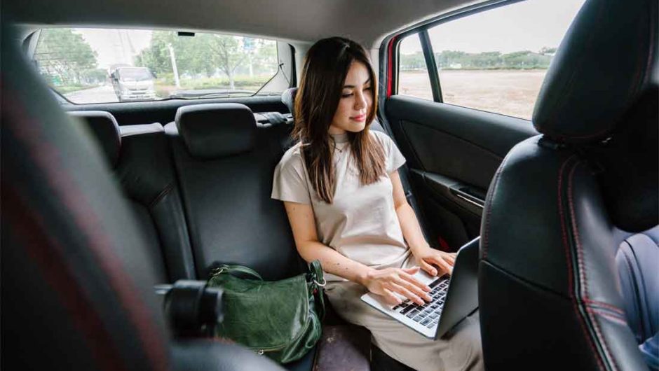 Tips Membeli Laptop yang Cocok Dibawa Traveling