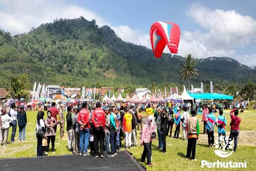 Event Paralayang Nasional Liga Jatim Seri Dua bertajuk “Event Paralayang Nasional Liga Jatim Seri Dua” di Gunung Menyan